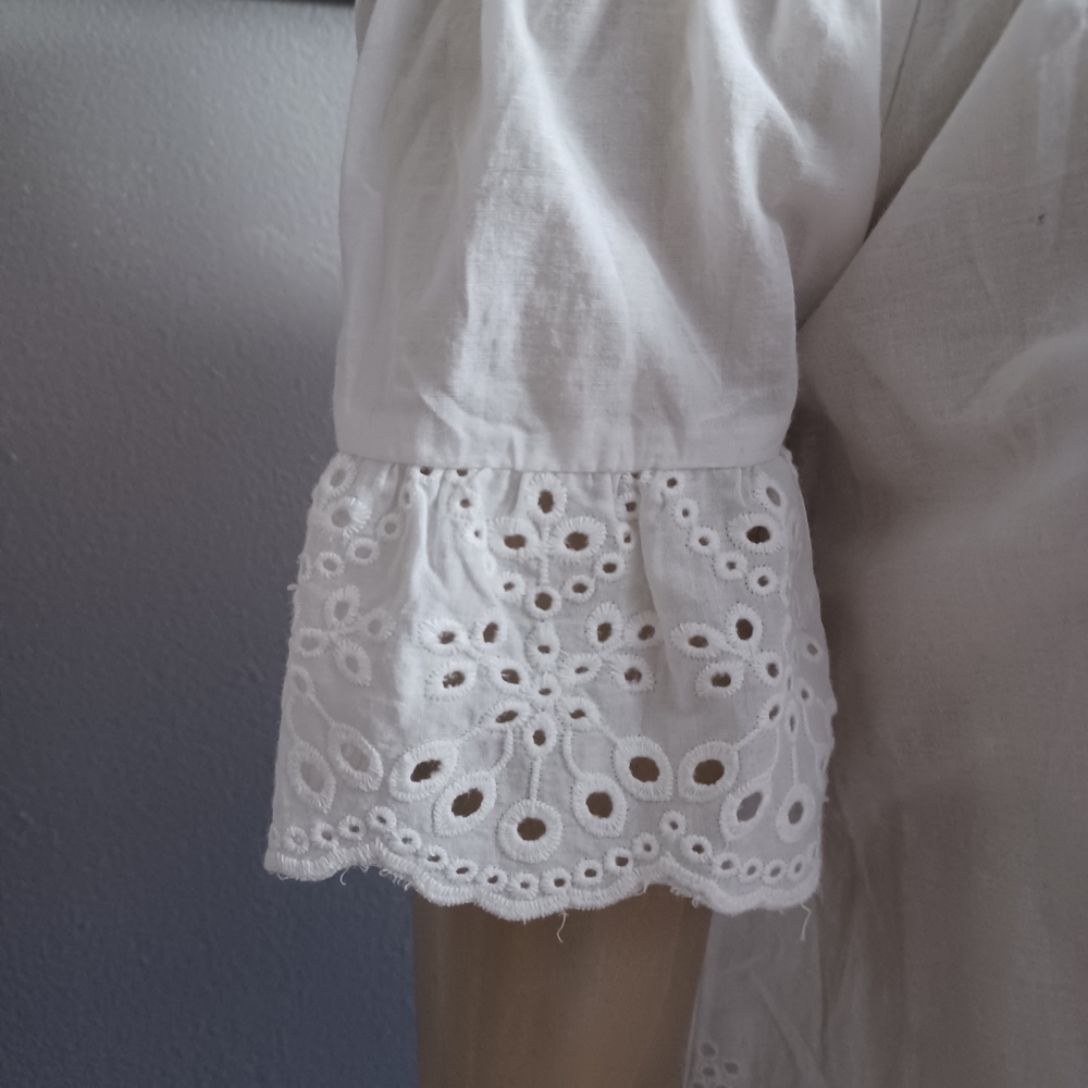 IRIS Los Angeles off the shoulder blouse with eyelet trim New with Tags Size M - Picture 4 of 7
